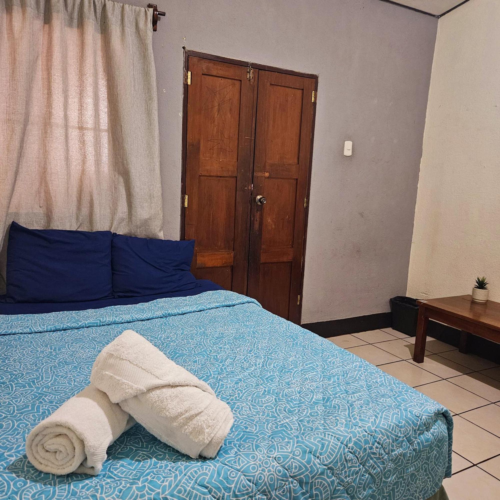Cermeno'S House Hotel Antigua Exterior photo